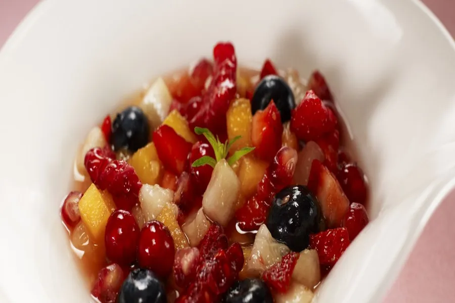 Minestrone de fruits d'été à la verveine