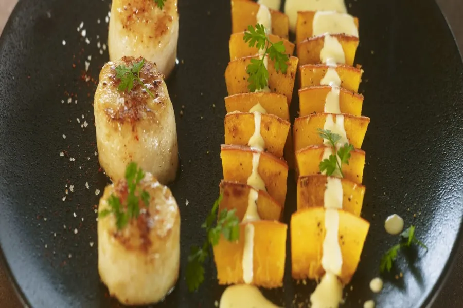Noix de saint-jacques au potimarron et piment d'espelette