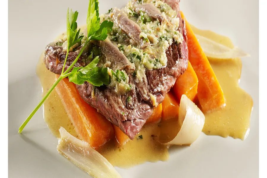 Onglet de bœuf "philomène" saveur d'anchois… de choix, carottes fondantes