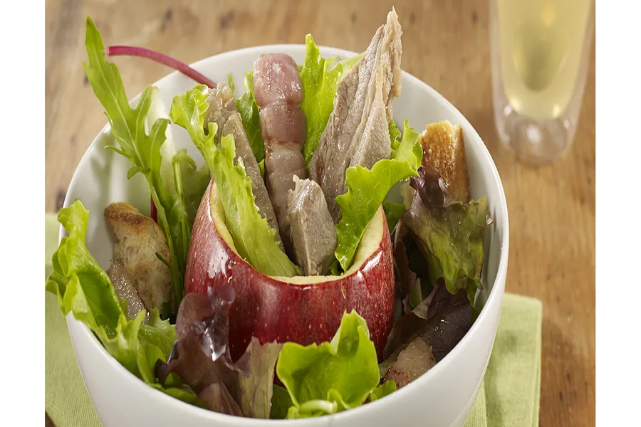 Plat-de-côtes poché au bouillon, rôti à la braise, servi en croquant de normandie glacé, fine gelée de cidre fermier