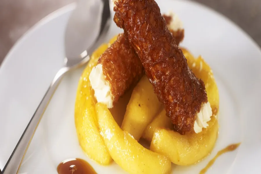 Poêlée de pommes, cannelloni à la mousse de bière brune