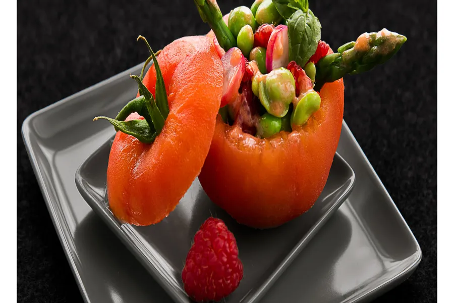 Pomme d'amour à la provençale aux légumes de printemps sur coulis de moutarde maille