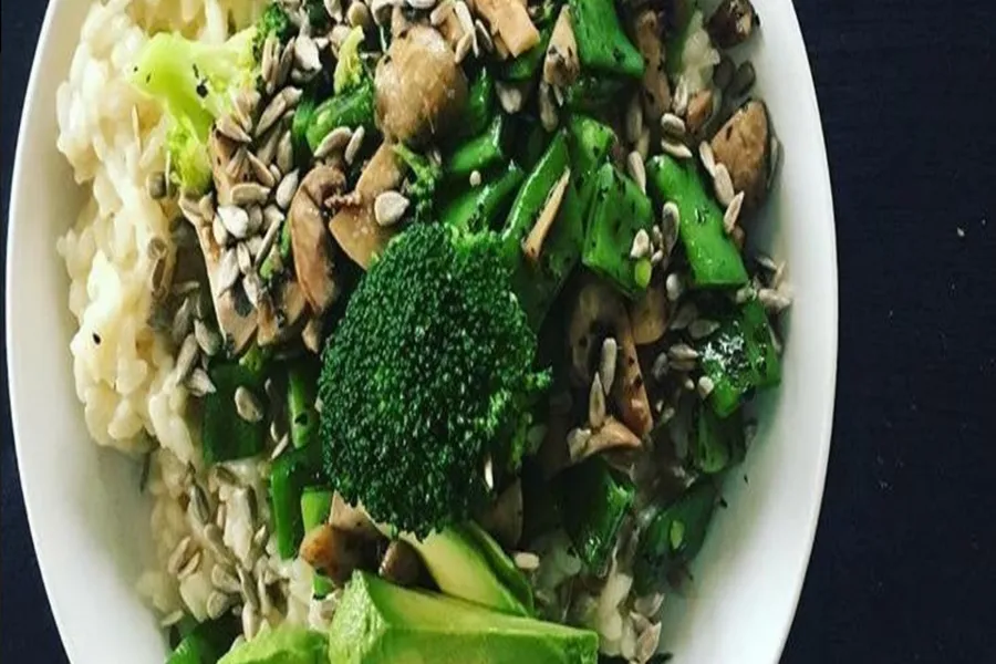 Risotto de légumes verts et champignons