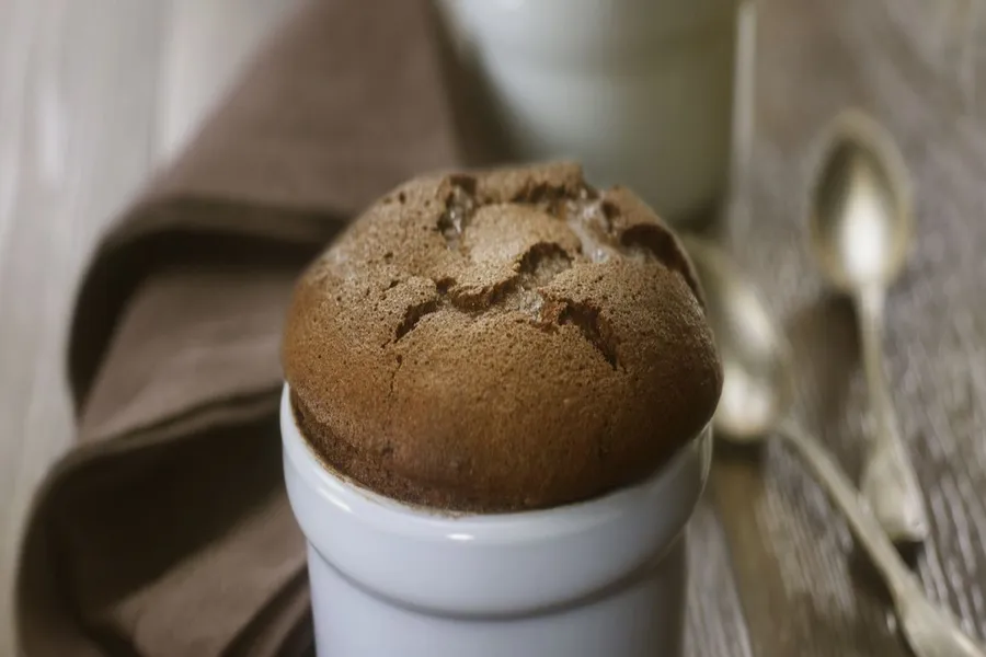 Soufflé au chocolat noir et piment d'espelette