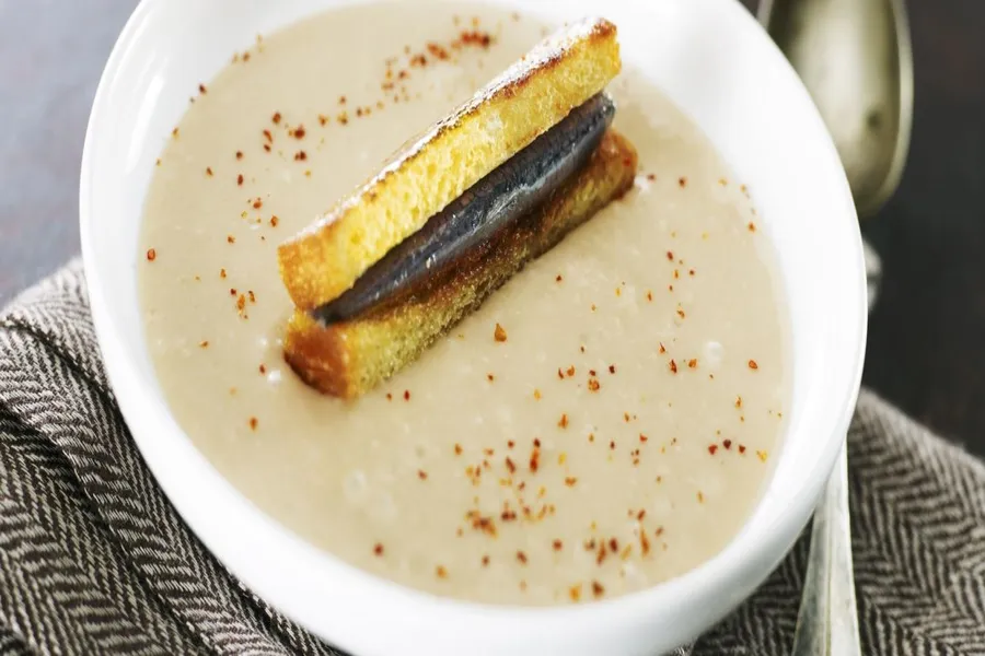 Soupe de haricot paimpolais et croustille de sardine