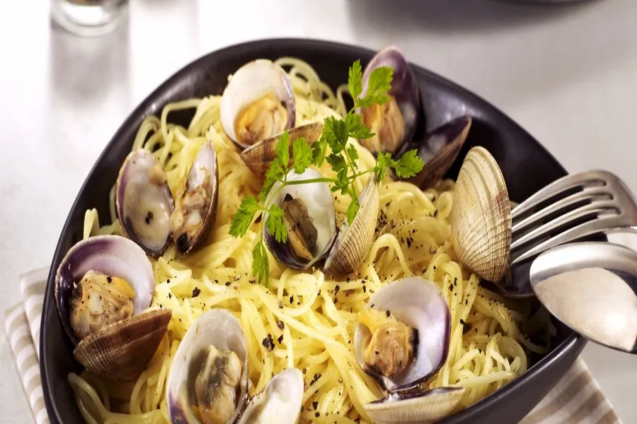 Spaghettis aux palourdes ("con vongole")