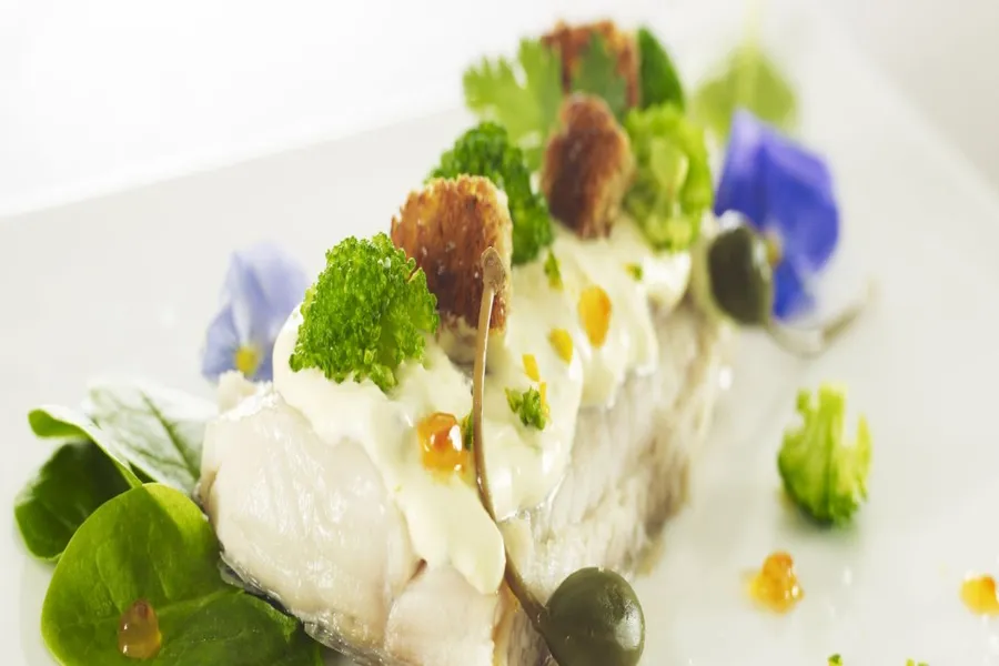 Truite, pamplemousse et citron vert comme une grenobloise, beurre demi-sel, et brocolettis