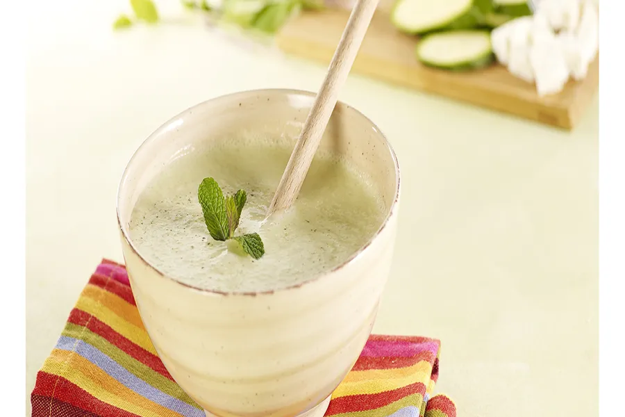 Velouté de courgettes à la menthe et à la féta