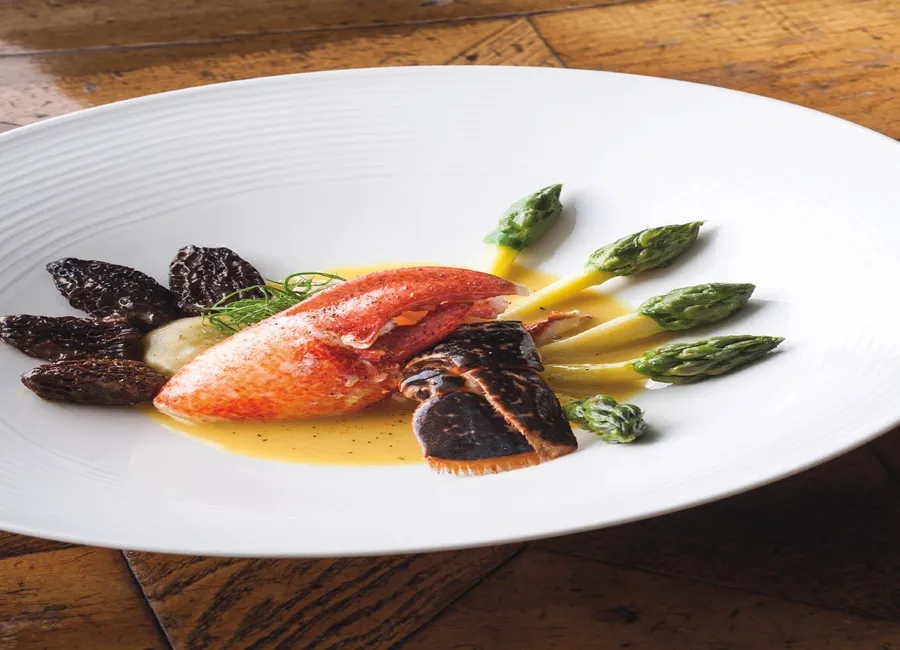 Éclaté de homard au savagnin et mariage d’épices