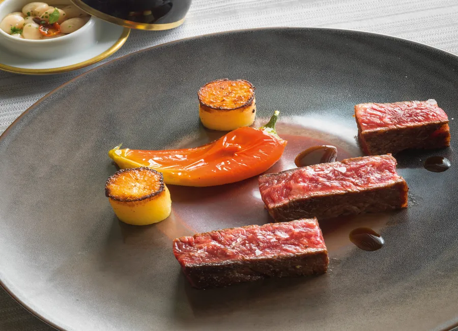 Le bœuf de galice, pomme fondante & jus charbonné
