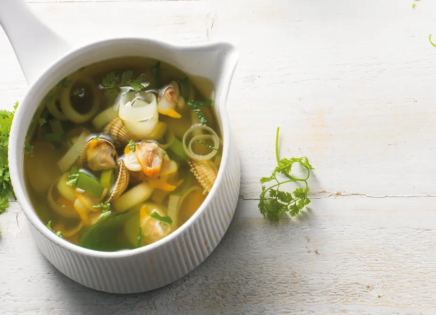 Bouillon aux coques et poireaux