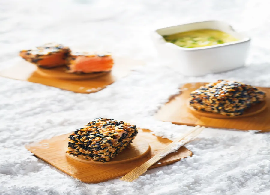 Bouchées de saumon aux 2 sésames et wasabi