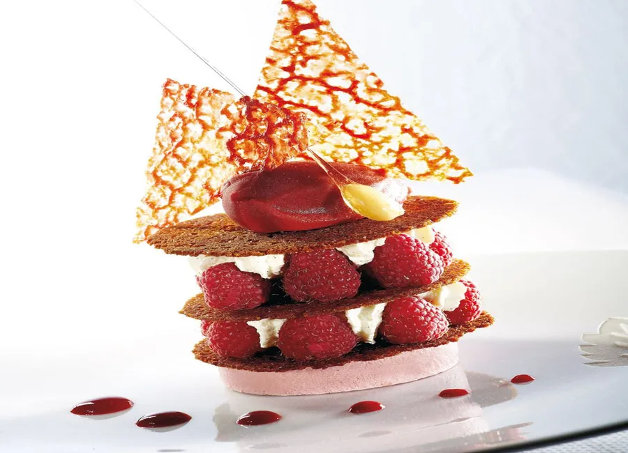 Feuille à feuille de pain d’épice à la framboise