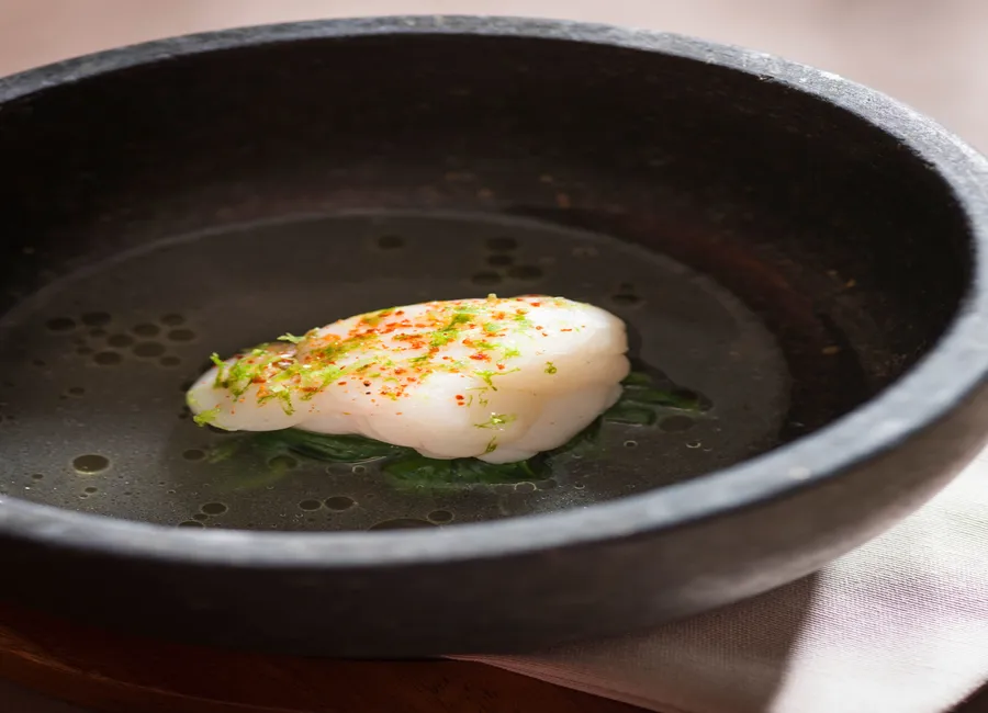 La lotte pochée au citron vert, livèche & coriandre