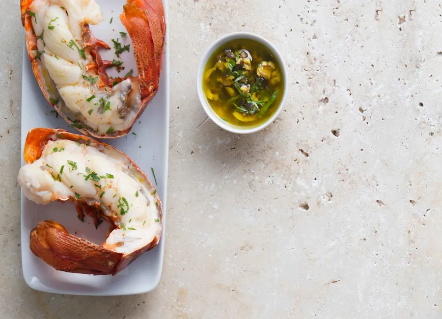 Langouste grillée, marinade aux olives