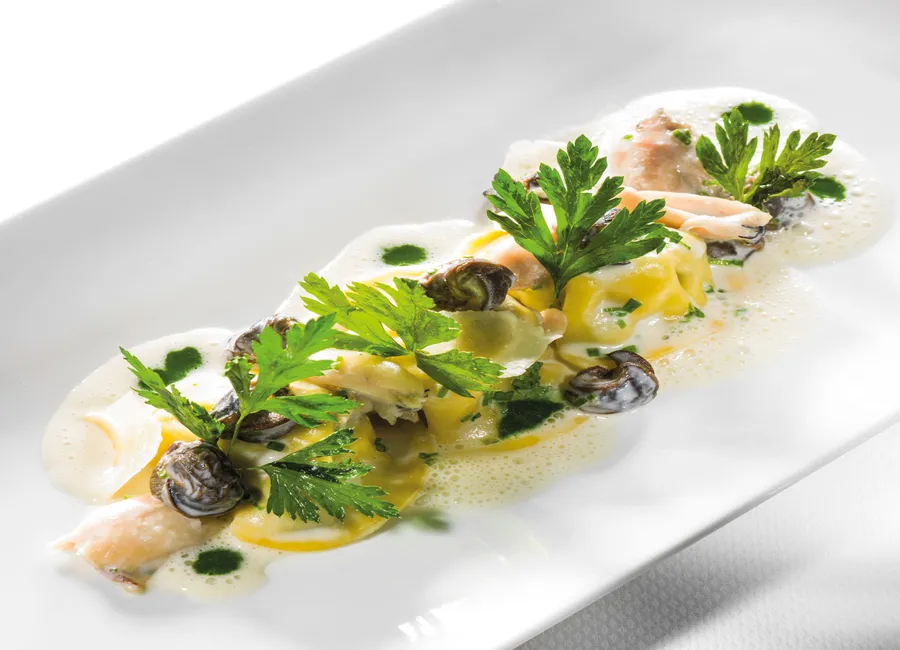 Ravioli de cuisses de grenouilles, escargots de bourgogne