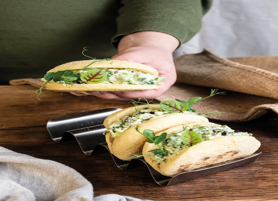 Reina pepiada arepa au boursin