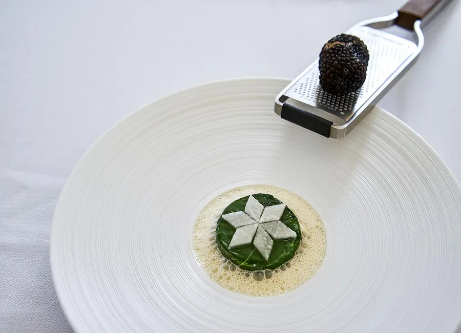 Le végétal, blettes d’ampuis, céleri rave, artichaut et neige de truffe