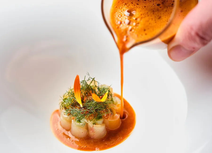 Lavaret du lac du bourget cuit au sel, carotte, citron, cumin des prés