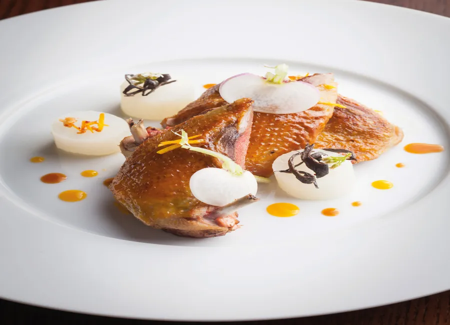 Pigeon cuit en cocotte à l’orange épicée