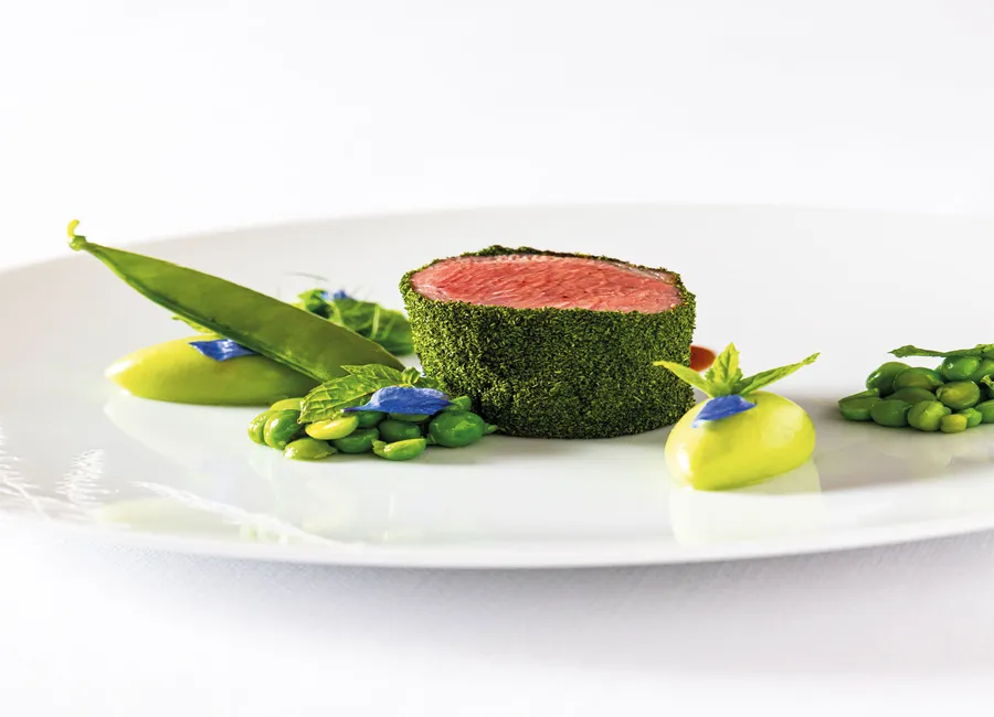 Agneau du charolais, petits-pois & jus réduit à la menthe du jardin