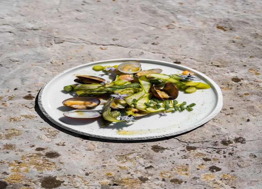 Asperges tonnato et palourdes