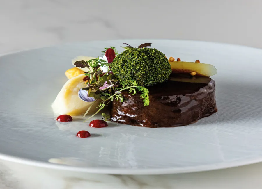 Bœuf charolais braisé, cromesquis de foie gras