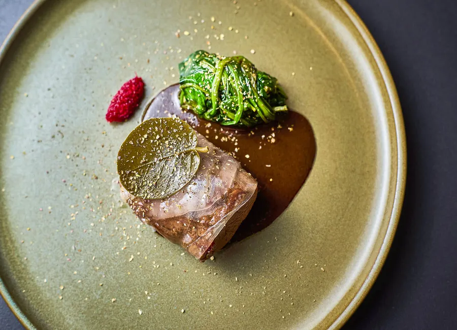 Bœuf dans une pièce noble