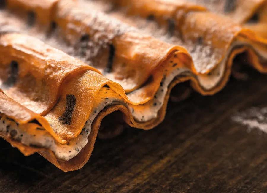 Gaufrette de pommes de terre, crèmes au beurre noisette et caramel au beurre salé