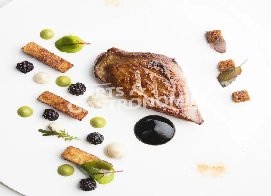 Dos de canette caramélisé à la vergeoise et mûres sauvages