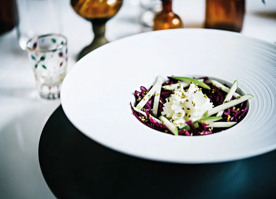 Chou croquant espuma anguille fumée et pomme granny