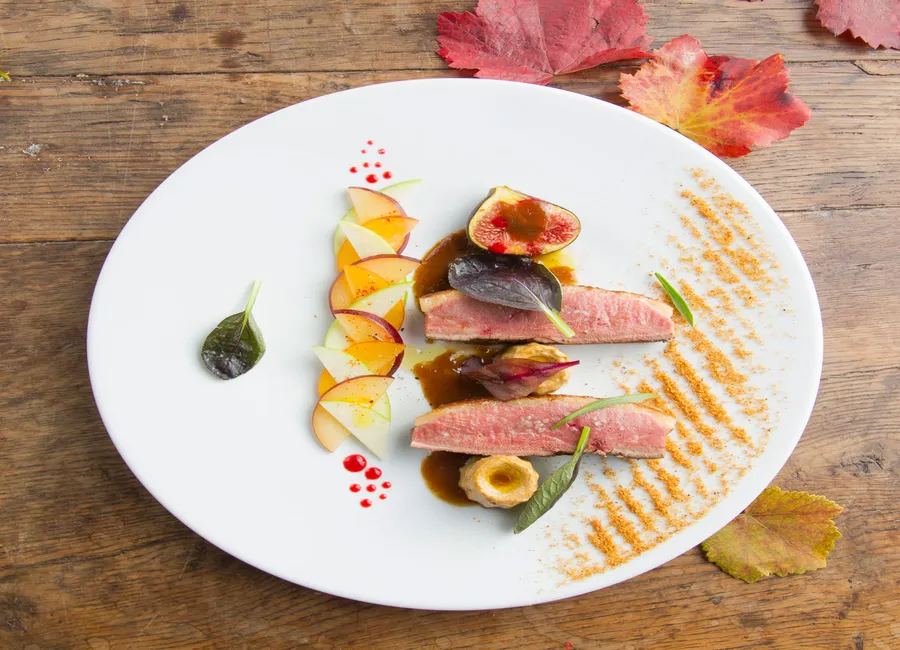Filet de cannette sauce aux figues royale de girolles