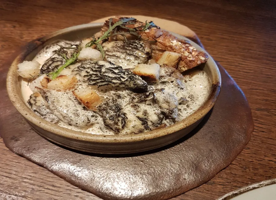 La croute aux morilles et vin jaune de l’anversis
