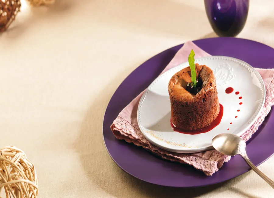Fondant au chocolat, poivre de cassis et coulis de cassis
