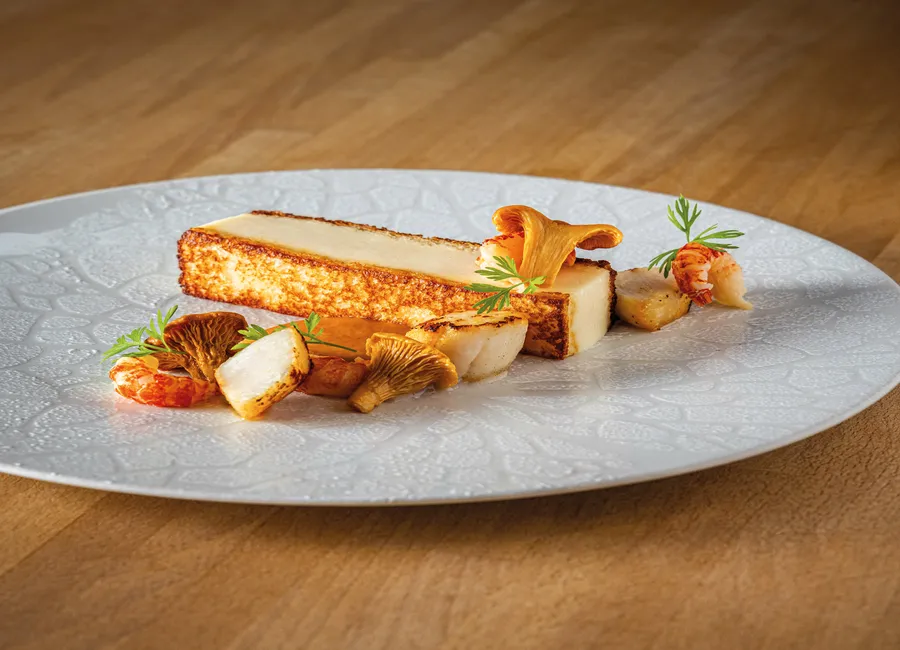 Pain de saint-jacques jus de carcasses d’écrevisses et girolles