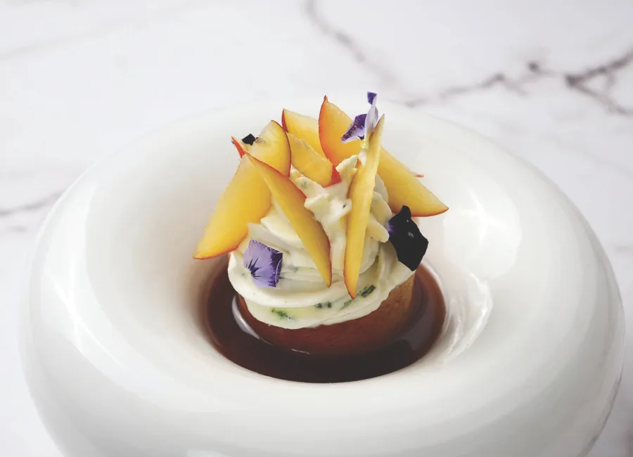 Baba au rhum pêche et nectarine