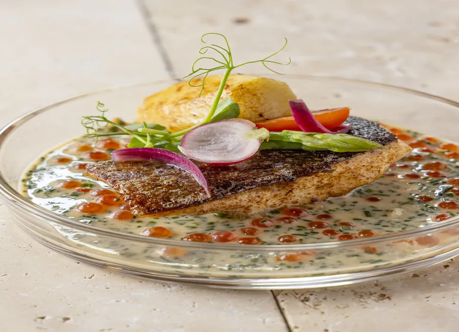 Pavé de truite et beurre blanc aux œufs de truite
