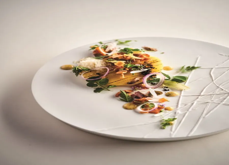 Vaporeux de pomme de terre à l’huile de noisette, mousserons et herbes des prés