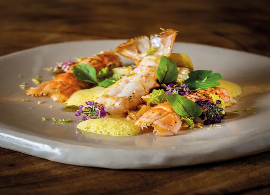 Langoustines rôties, émulsion safranée, fenouil confit & huile verte
