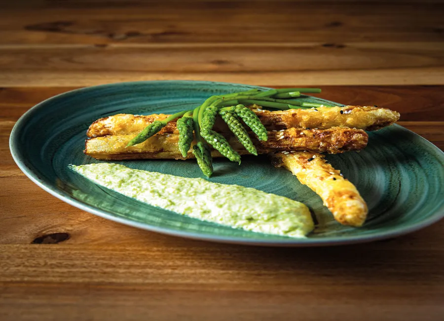 Tempura d’asperges, crème sauvage façon wasabi