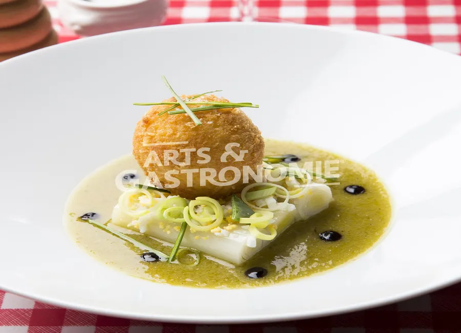 Poireau vinaigrette, oeuf mollet frit
