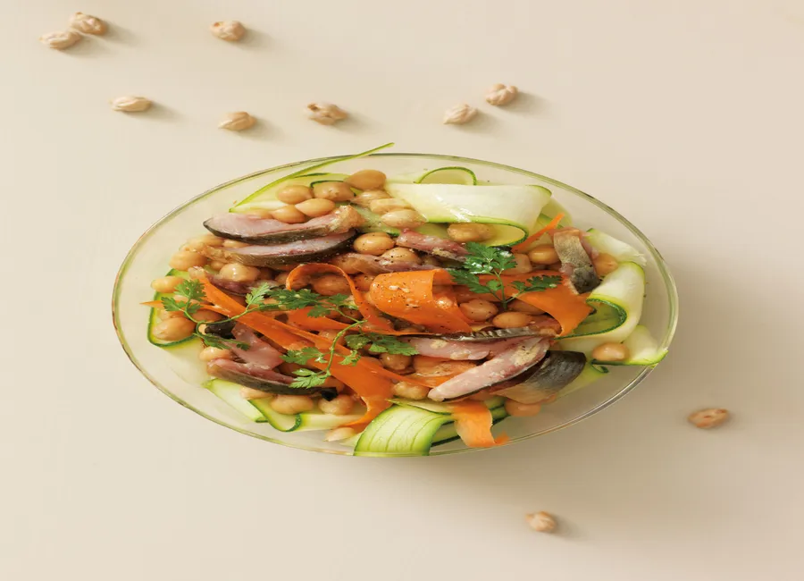 Pois chiches, hareng fumé et tagliatelles de courgettes