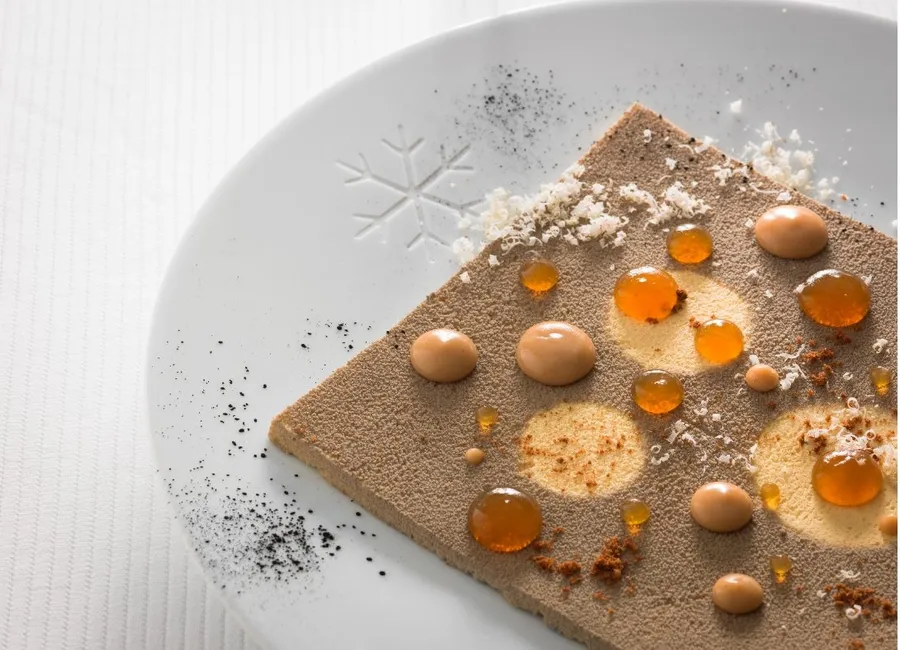 Carré noisette et épicéa