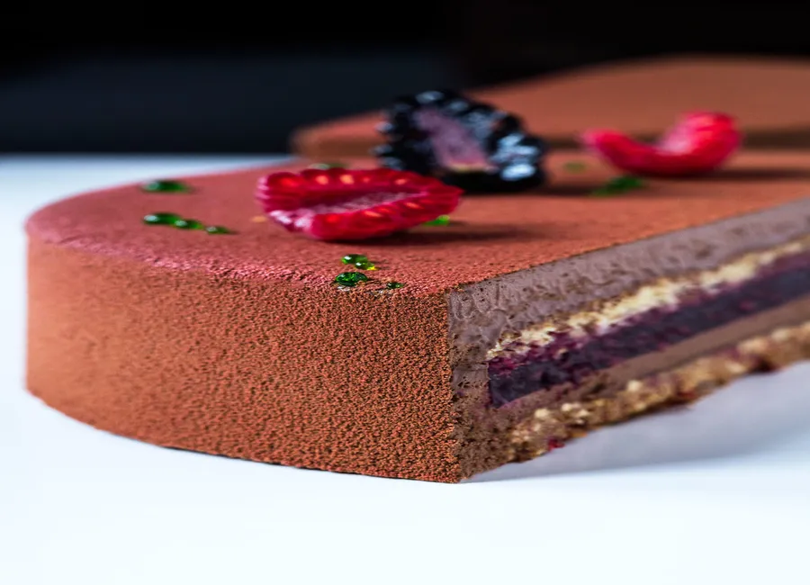 L’olivier : entremet chocolat, gianduja et mûres