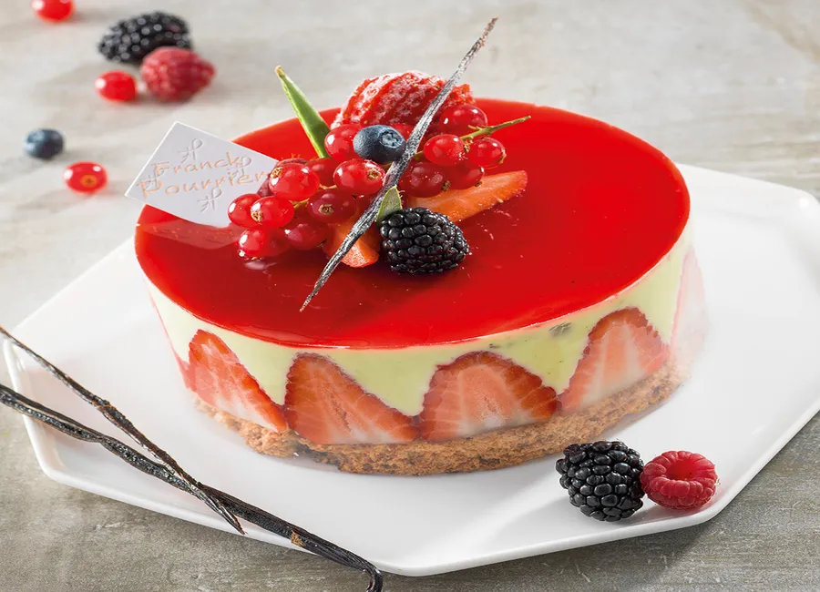 Tarte fine aux fraises poivrées en carpaccio