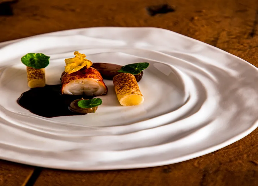 Le homard, gelée au caviar, sauce homardine