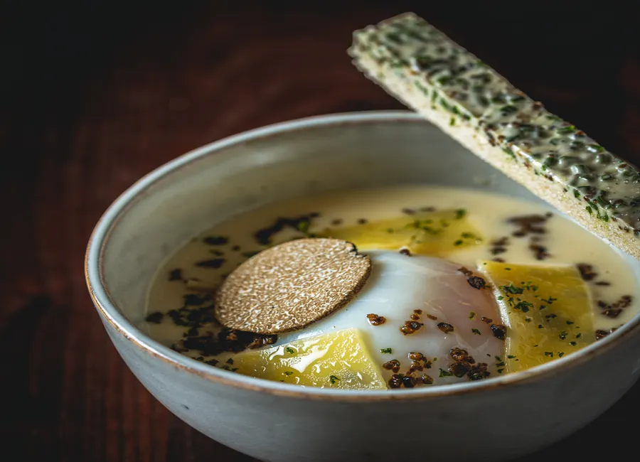 L’oeuf de nos poules « faverolles », crème de comté bio et truffes