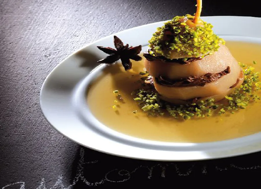 Poire pochée au sirop de coing