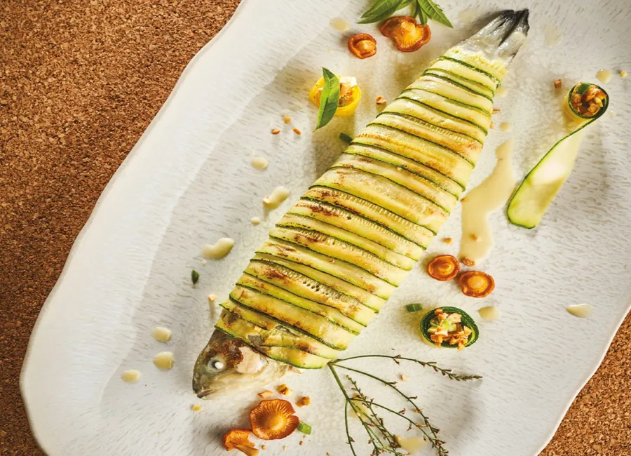 Truite farcie en robe de courgette, beurre blanc