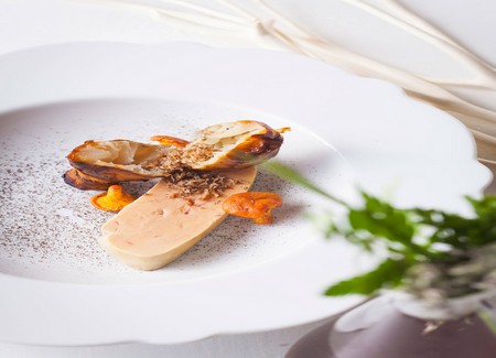 Foie gras poché consommé de Bois-Café